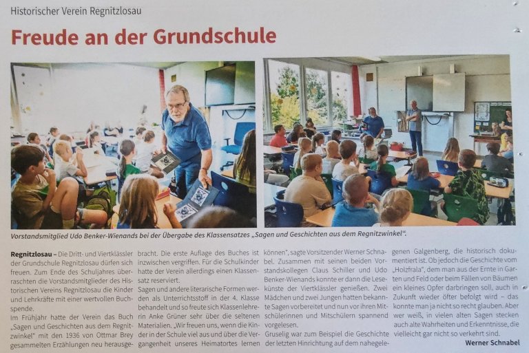Sagenbuch an Grundschule übergeben