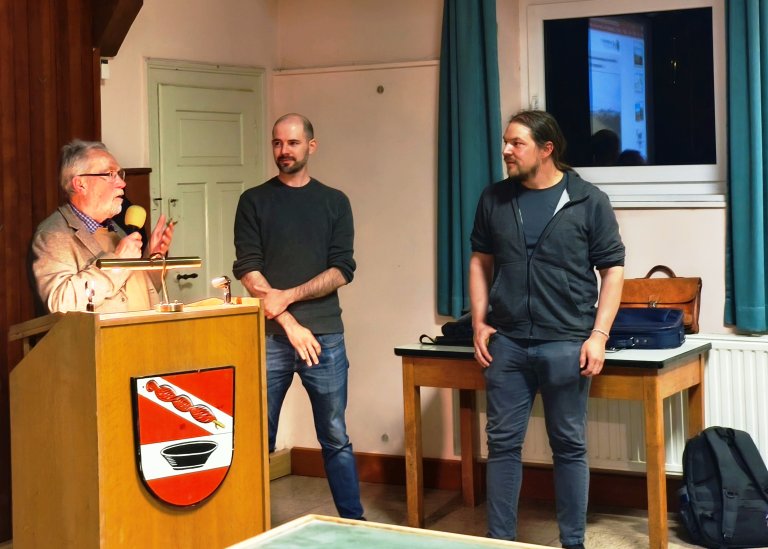 Moderator Udo Benker-Wienands mit den Referenten Tschuch und Schinkel